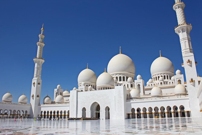 2-Day Abu Dhabi City Tour and Desert Safari with BBQ Dinner - Sheikh Zayed Grand Mosque deserves your full attention