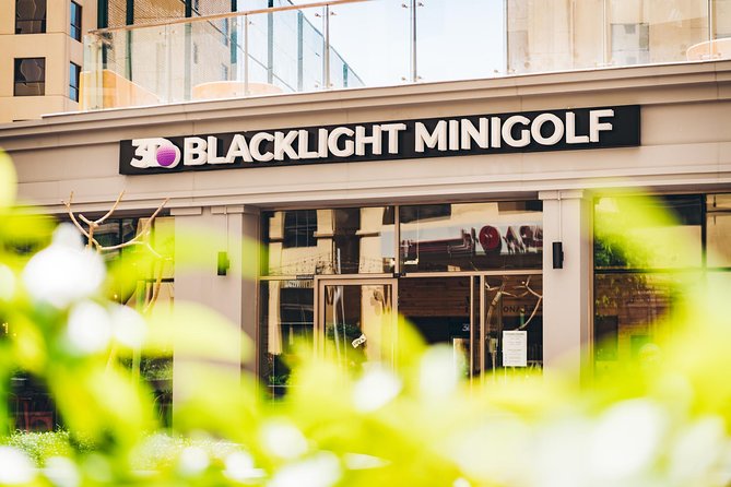 3d Blacklight Minigolf - Jbr / Marina Dubai - How the equipment changes the game
