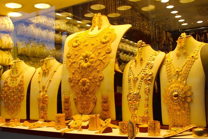 Abu Dhabi City Tour and Desert Safari - A city tour that starts with Abu Dhabi’s grandest sight