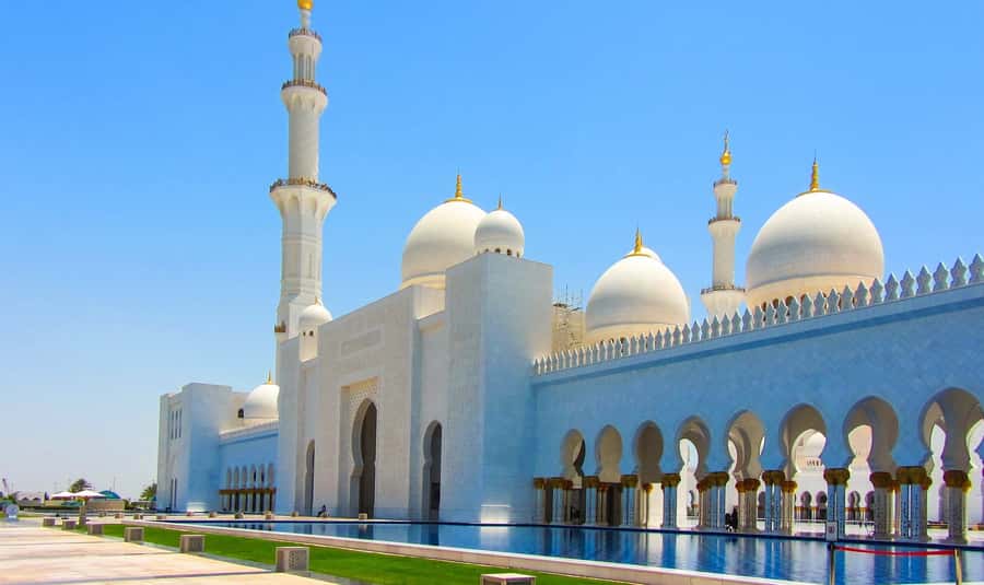 Abu Dhabi: City Tour and Desert Safari Package - Camel riding, sandboarding, and camp activities