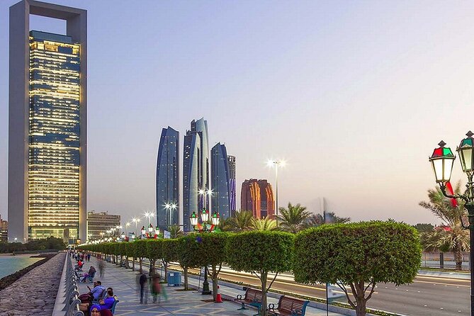 Abu Dhabi City Tour from Abu Dhabi - Royal Abu Dhabi comes into view