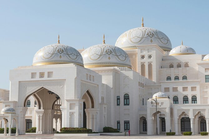 Abu Dhabi City Tour: Grand Mosque, Palace, Souk, Louvre & Ferrari - Yas Mall, Etihad Towers, and the practical middle of the day