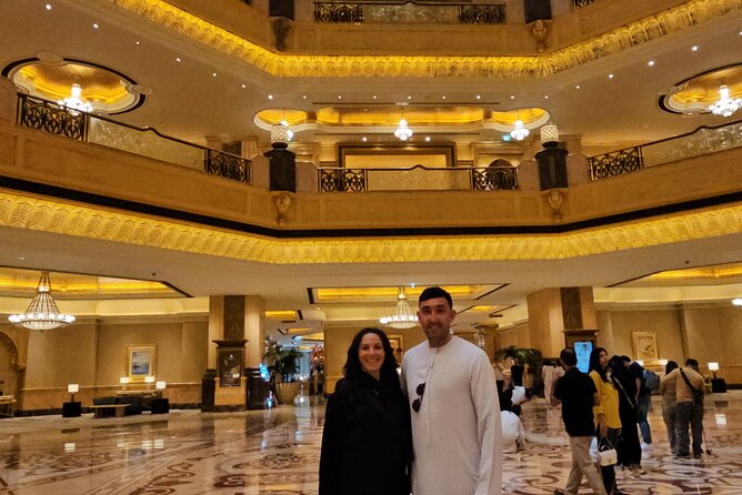 Abu Dhabi City Tour :Qasr Al Watan, Emirates Palace, Mosque - The Abu Dhabi dates market: a practical local-flavor stop