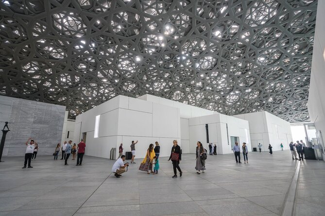 Abu Dhabi city tour with Entry ticket to Louvre Museum from Abu Dhabi - What the coach and guide experience is like