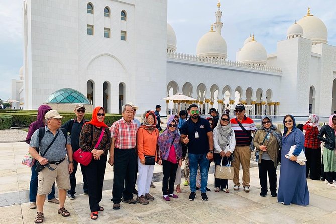 Abu Dhabi City Tour With Presidential Palace Entrance - Guided Tour - Emirates Palace and the Abu Dhabi corniche
