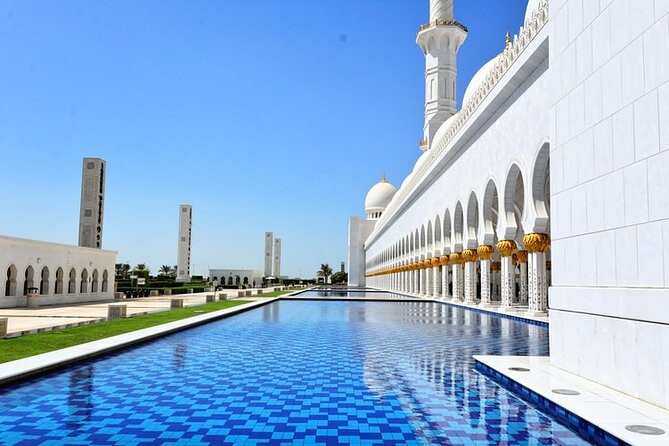 Abu Dhabi City Tour With Shaikh Zayed Grand Mosque. - A short pause along the Corniche