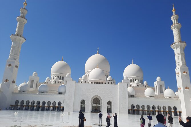 Abu Dhabi Full Day City Tour from Dubai - Etihad Towers and the Corniche: Abu Dhabi in passing