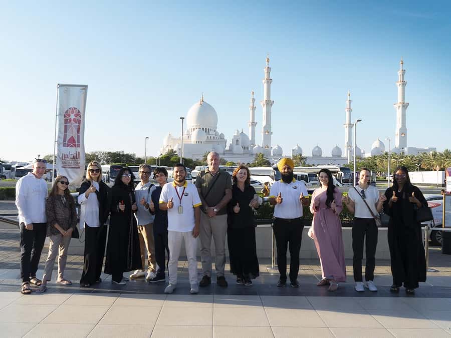 Abu Dhabi: Grand Mosque and Qasr Al Watan Tour - Why this palace-and-mosque pairing works