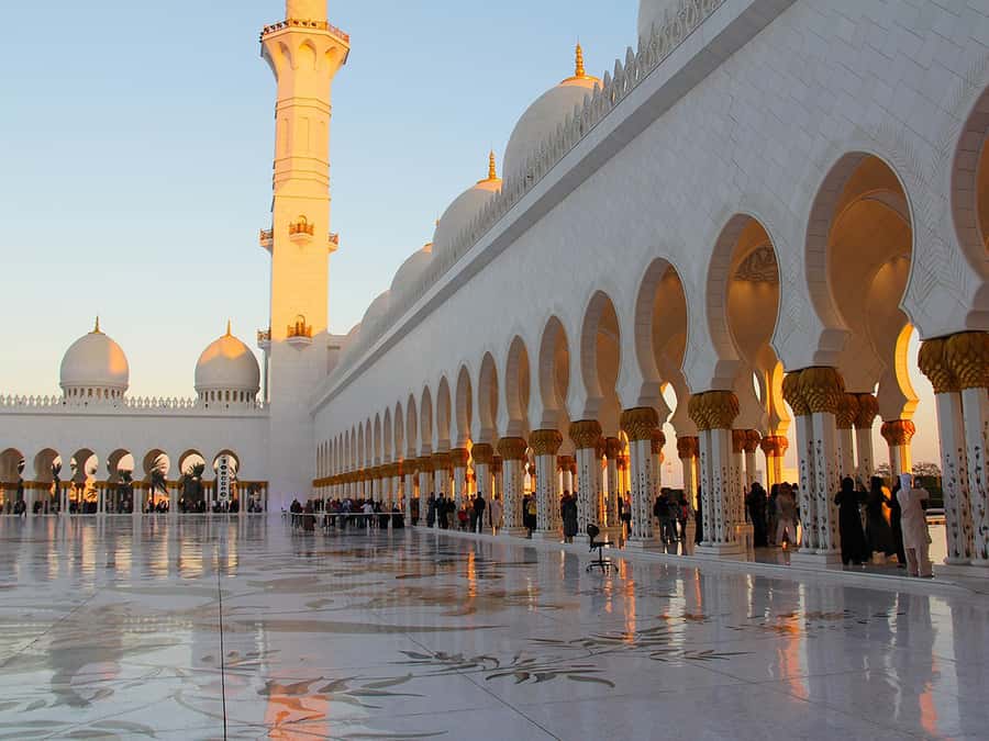 Abu Dhabi: Grand Mosque and Qasr Al Watan Tour - What to wear and bring