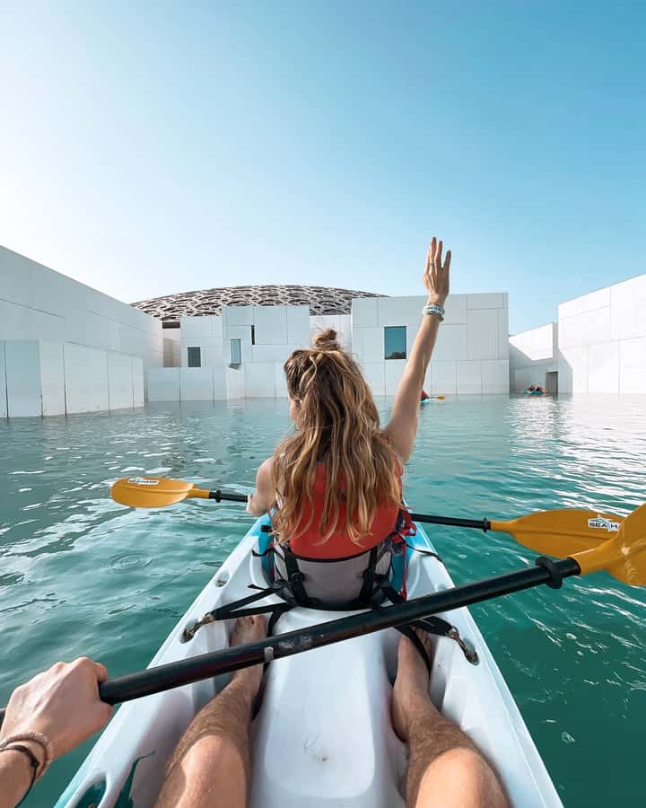 Abu Dhabi: Guided Kayak Tour around Louvre - The first minutes: briefing, gear, and settling into the kayak