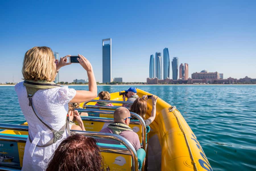 Abu Dhabi: Guided Speedboat Sightseeing Tour - Emirates Palace Marina to the Corniche