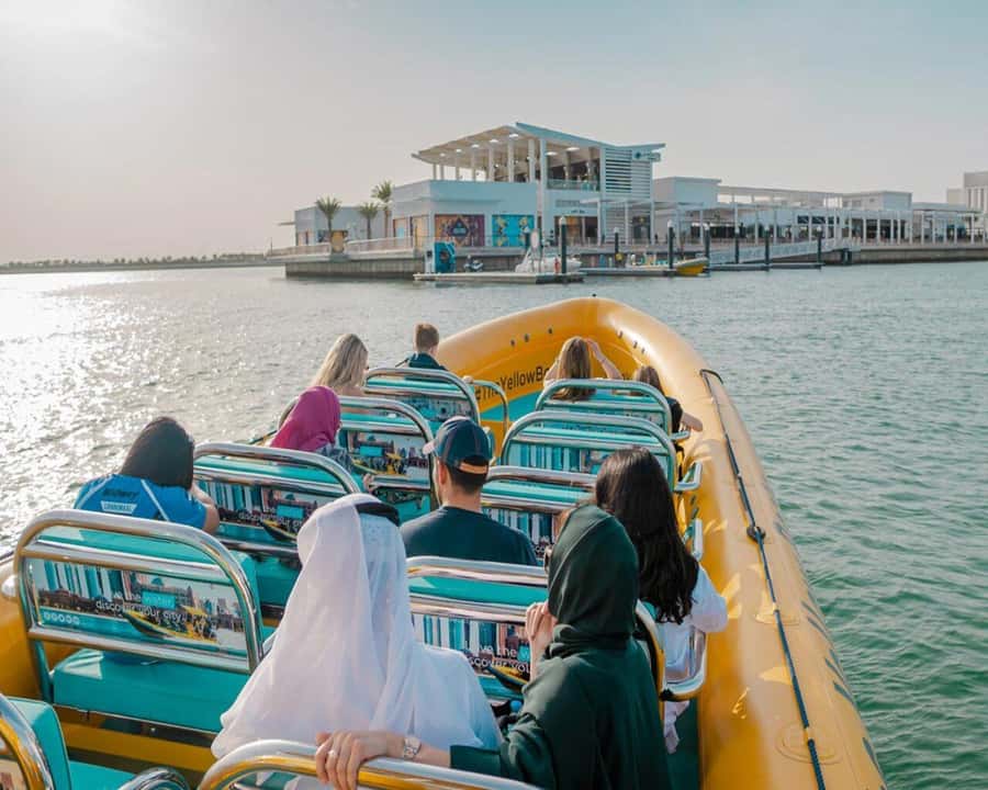 Abu Dhabi: Guided Speedboat Sightseeing Tour - Guides, commentary, and photo stops