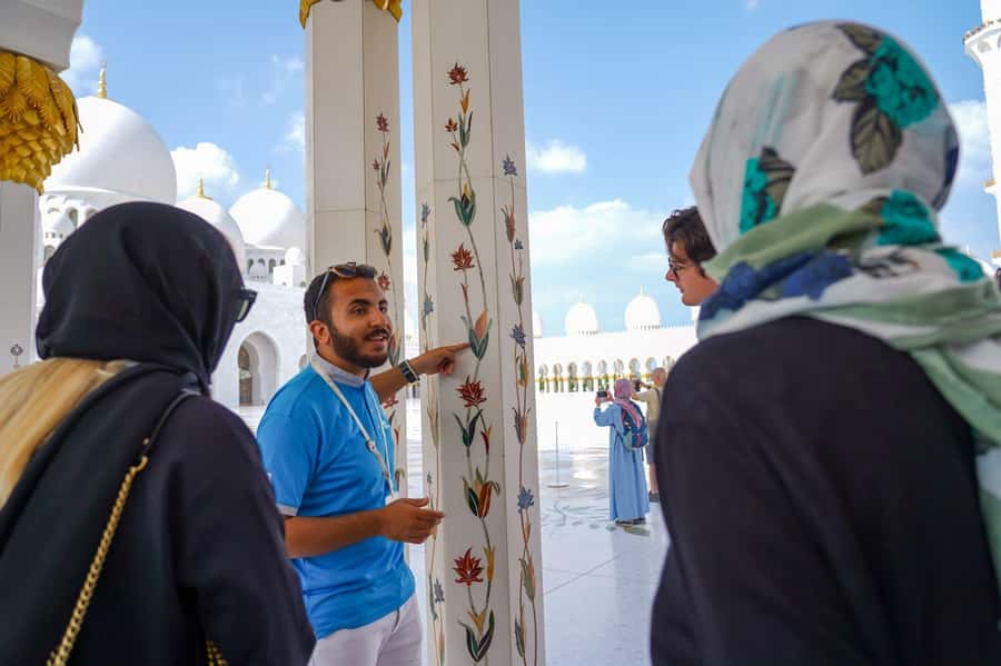 Abu Dhabi: Guided Walking Tour at Sheikh Zayed Grand Mosque - Why Sheikh Zayed Grand Mosque deserves a guided visit