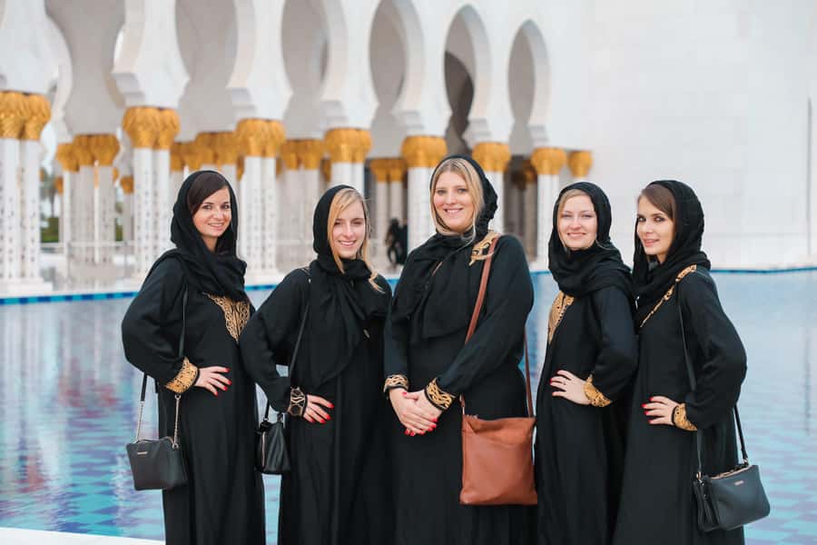 Abu Dhabi: Guided Walking Tour at Sheikh Zayed Grand Mosque - Swarovski crystal chandeliers and floral mosaics