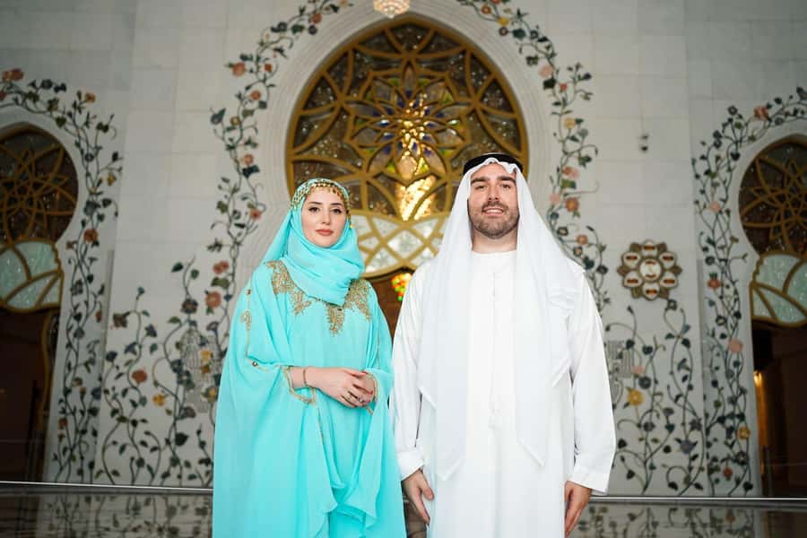 Abu Dhabi: Guided Walking Tour at Sheikh Zayed Grand Mosque - Clothing rules are not a minor detail