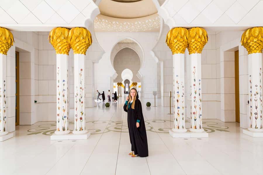 Abu Dhabi: Guided Walking Tour at Sheikh Zayed Grand Mosque - Photo help adds surprising value