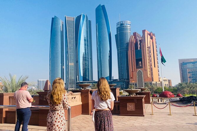Abu Dhabi Half Day City Tour Sharing Experience - Abu Dhabi Dates Market: a quick taste of local shopping