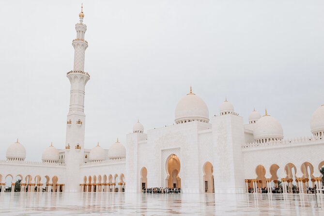 Abu Dhabi Half Day City Tour Sharing Experience - What the guide adds to the experience