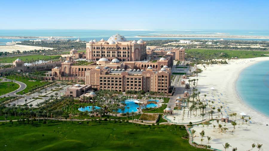 Abu Dhabi: Half-Day Guided City Tour - Corniche, Emirates Palace, and Abu Dhabi’s grand scale