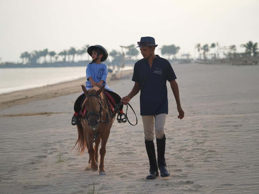 Abu Dhabi: Hudairiyat Island Horse Riding Experiences - The beach ride, from Gate 4 to the shoreline