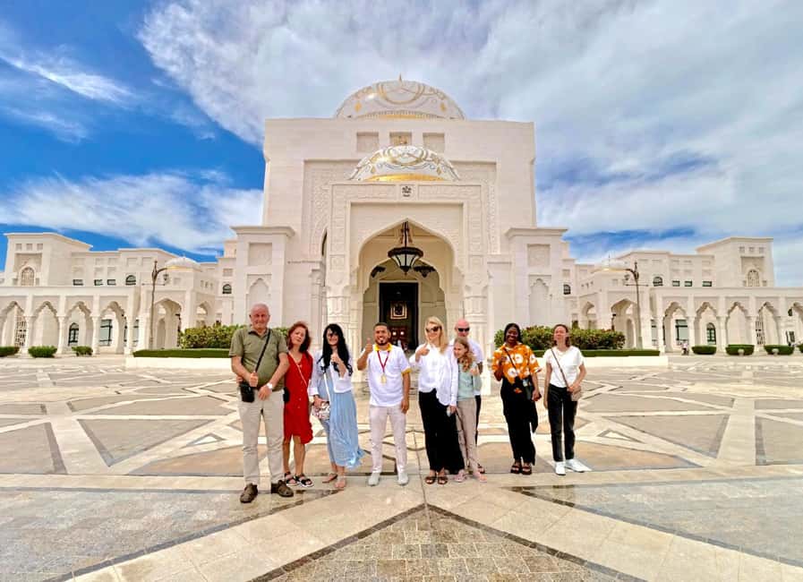 Abu Dhabi: Inside Qasr Al Watan Walking Tour - Meeting Your Guide at the Main Entrance