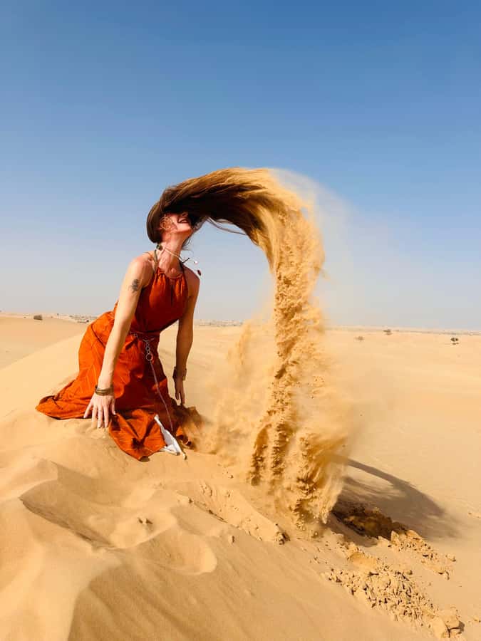 Abu Dhabi: Magical 4x4 Desert Tour with BBQ & Sandboarding - BBQ dinner and evening performances