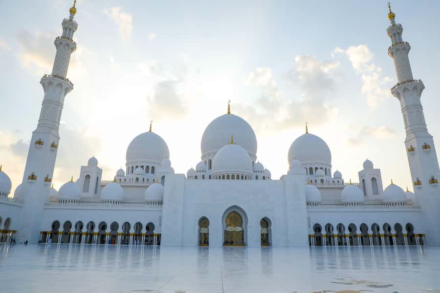 Abu Dhabi: Professional Photoshoot at Sheikh Zayed Mosque - Why a mosque photoshoot works so well here