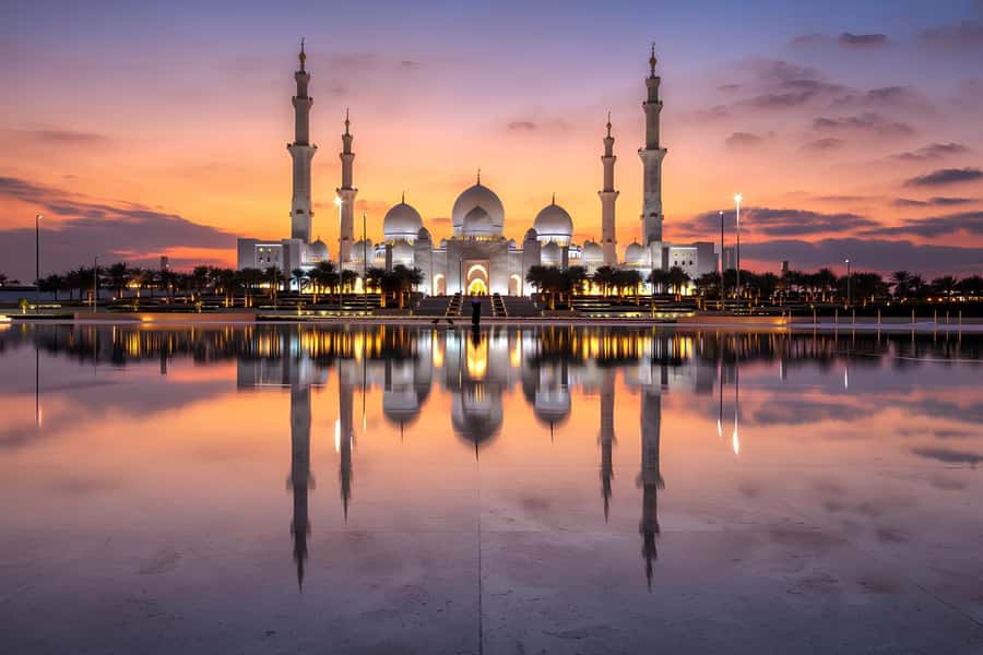 Abu Dhabi: Professional Photoshoot at Sheikh Zayed Mosque - Meeting Mohamed at Costa Coffee
