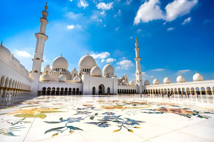 Abu Dhabi: Professional Photoshoot at Sheikh Zayed Mosque - Clothing and mosque etiquette