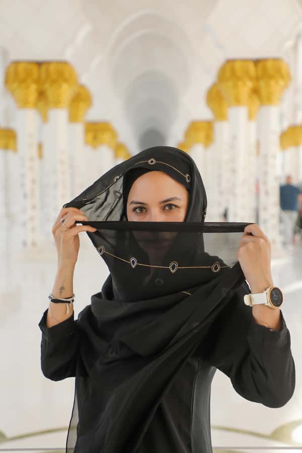 Abu Dhabi: Professional Photoshoot at Sheikh Zayed Mosque - The 1.5-hour route through the mosque