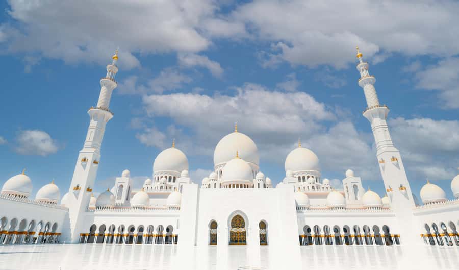 Abu Dhabi: Sheikh Zayed Grand Mosque Tour with Photographer - The first views of the white marble mosque