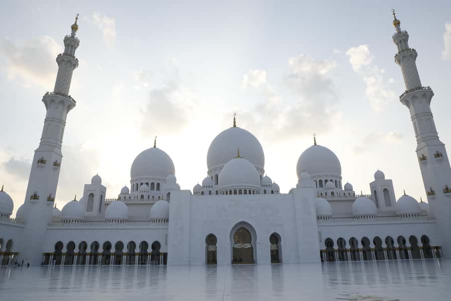 Abu Dhabi: Sheikh Zayed Grand Mosque Tour with Photographer - Finishing beside the reflective pools
