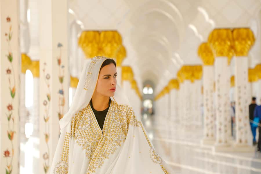 Abu Dhabi: Sheikh Zayed Grand Mosque Tour with Photographer - Meeting at Costa Coffee and getting ready