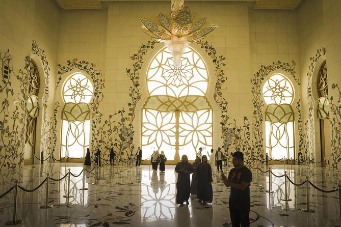 Abu Dhabi Sheikh Zayed Mosque Half-Day Guided Tour from Dubai - How much time you really get