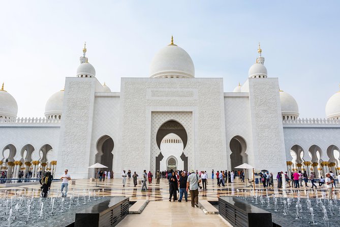 Abu Dhabi Sheikh Zayed Mosque Half-Day Guided Tour from Dubai - Arriving at the mosque