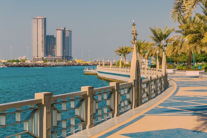 Abu Dhabi Sightseeing City Tour including Grand Mosque - How the guide and group size affect the day