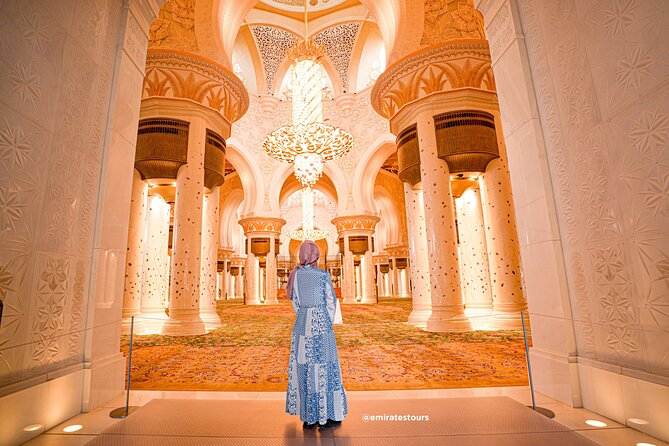 Abu Dhabi Sightseeing Tour: Sheikh Zayed Mosque, Heritage Village & Dates Market - The guide and vehicle make a real difference