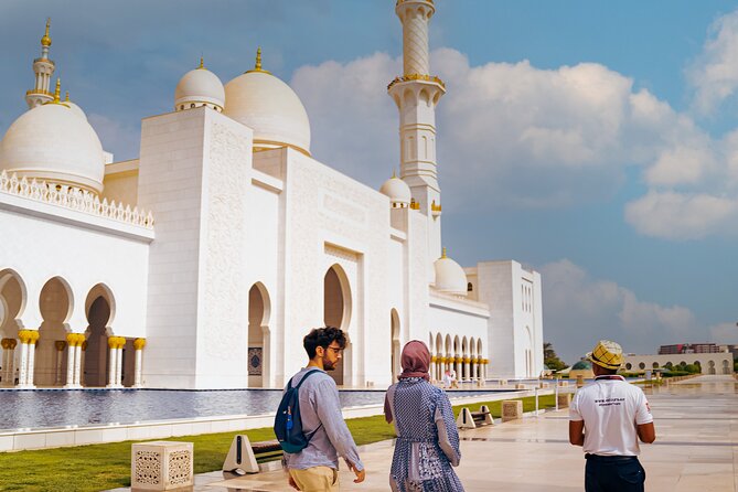 Abu Dhabi Sightseeing Tour: Sheikh Zayed Mosque, Heritage Village & Dates Market - Sheikh Zayed Grand Mosque: the main event