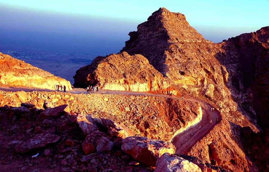 Al Ain City Tour With Lunch - The guide and the rhythm of a 10-hour day