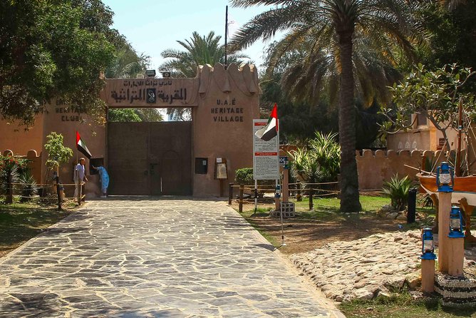 Best Attractions of Abu Dhabi City Day Trip from Dubai - Dates market: a quick stop with a taste of local trade