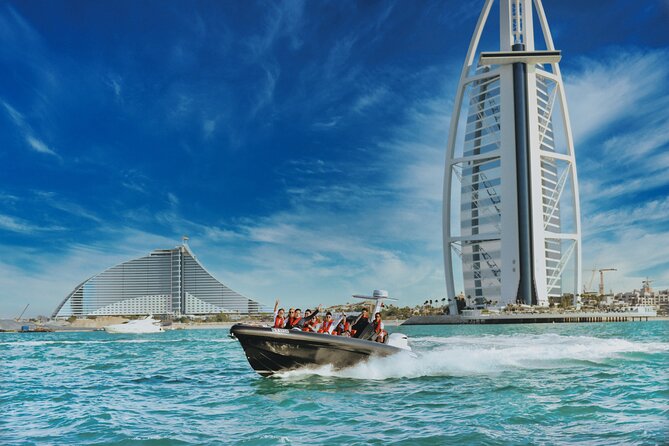 Burj Al Arab 100 Minute Boat Tour - Crew service and the role of the captain