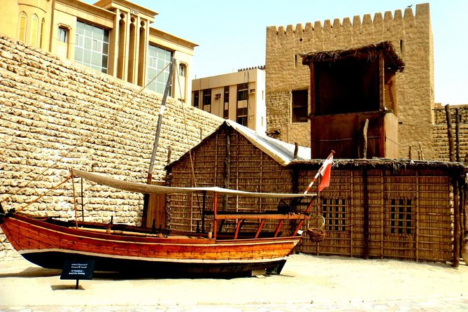 Combo Dubai City Tour and 4X4 Desert Safari with Dinner - BBQ dinner and evening entertainment