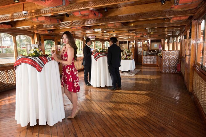 Dhow Cruise Dinner on Dubai Creek - Buffet dinner with Arabic and international dishes