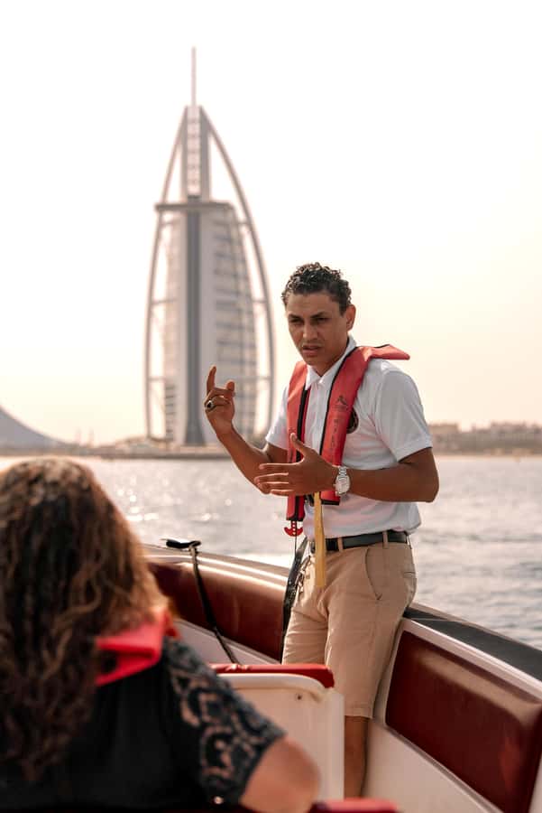 Dubai: 100-Min Speed Boat Tour, Atlantis & Burj Al Arab View - The guides and photo help