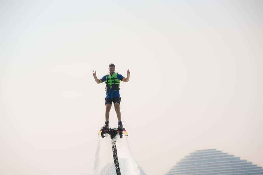 Dubai: 30-minute Flyboard with Instructor and Free Ice Cream - Who will enjoy this most