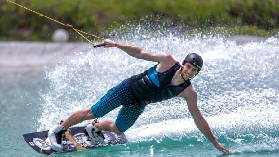 Dubai: 45Min Wakeboarding Experience - Dubai views from the water