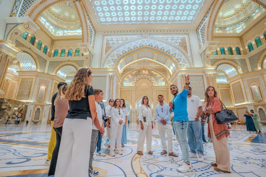 Dubai: Abu Dhabi Day-Trip Grand Mosque, Royal Palace & Lunch - Lunch at Al Khayma Heritage Restaurant