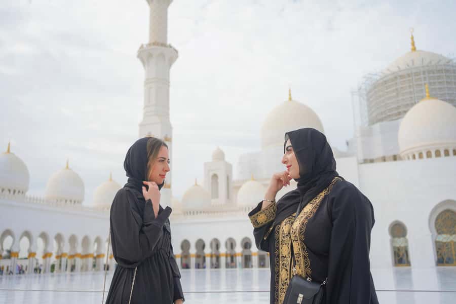Dubai: Abu Dhabi Day-Trip Grand Mosque, Royal Palace & Lunch - Is $99 a fair price?