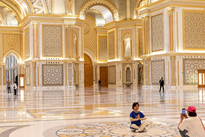 Dubai: Abu Dhabi Trip with Lunch at Al Khayma Heritage Restaurant - What the guide adds to a packed sightseeing day