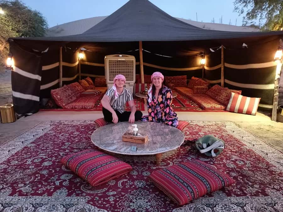 Dubai: Al Marmoom and Al Qudra Lakes Guided Tour with Dinner - Emirati dinner at the oasis